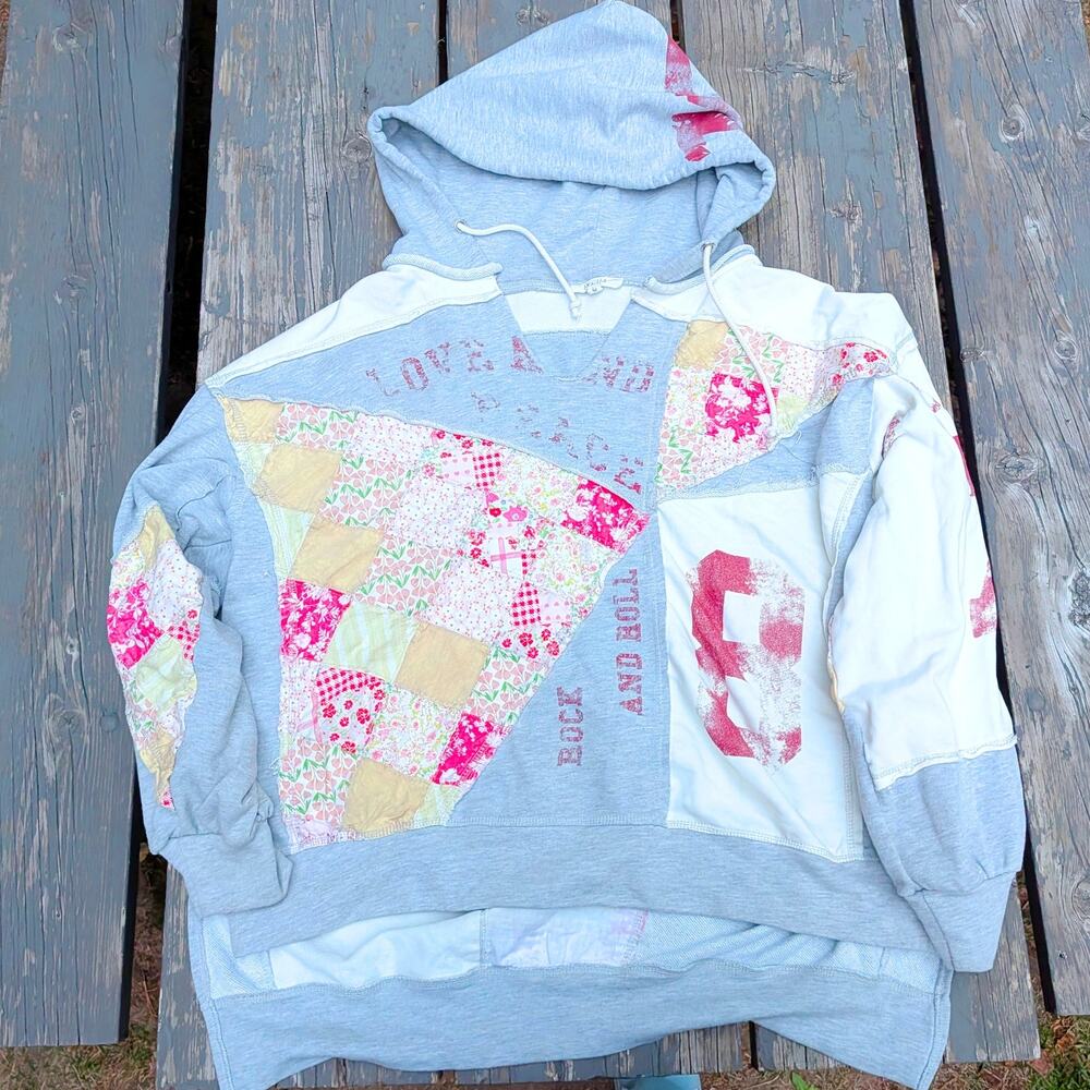Oli & Hali Patchwork Boho Graphic Pullover Hoodie M Rock and Roll Mixed Media - Picture 3 of 6